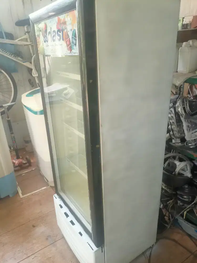 Showcase dast 4 rak sawangan pasir putih