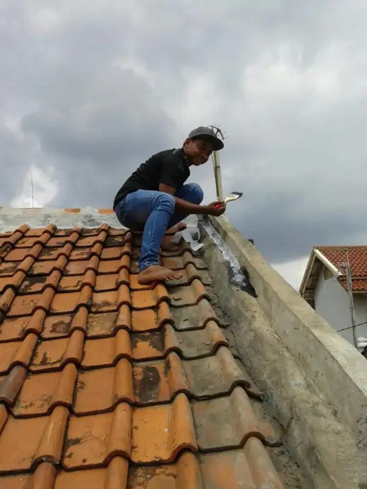 Perbaikan atap bocor plafon dll