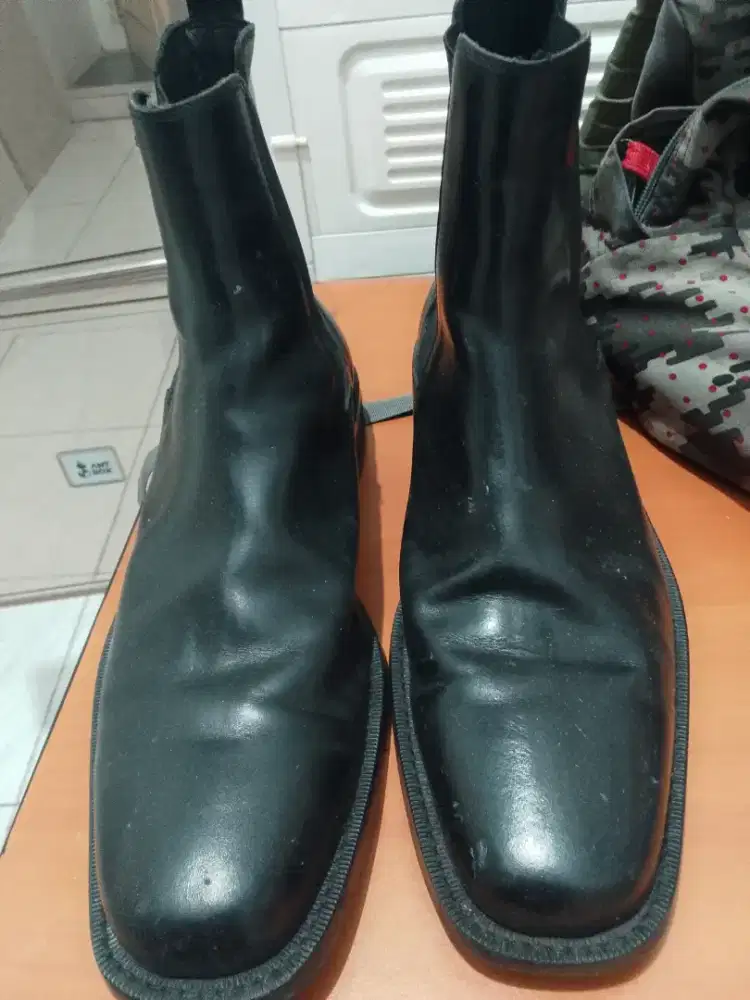 Sepatu kerja pria