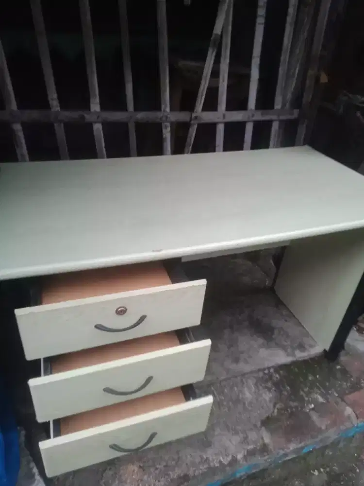 Meja serba guna kondisi 95%