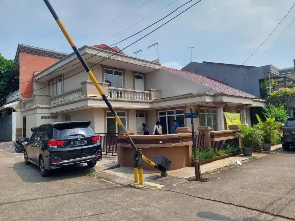 Dijual Cepat Rumah 2 Lantai Lokasi Hoek Dibawah Harga Pasar