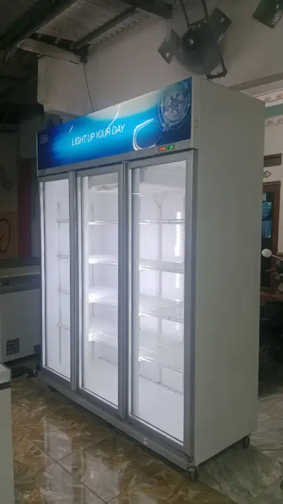 Chillir showcase 3 pintu mrk GEA