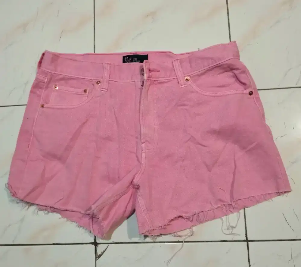 celana pendek 
GAP DENIM
ORIGINAL 
pink
size 8/29