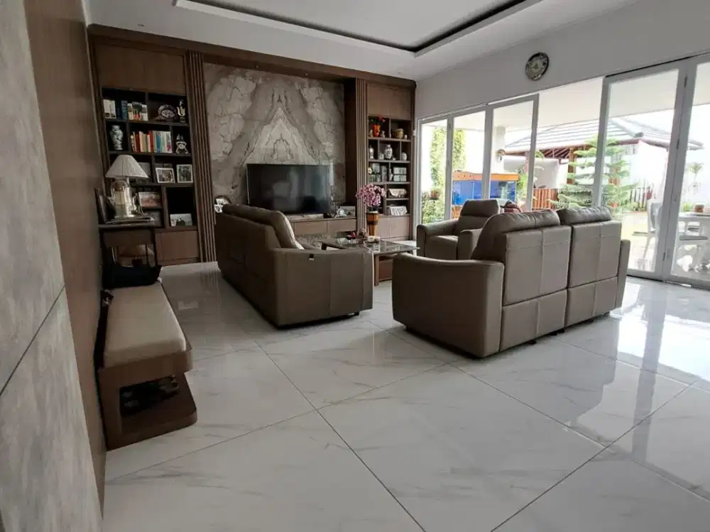 Dijual Hunian Luas, Asri, Super Nyaman ada Kolam Renangnya Lokasi Strategis di Setiabudi Regency, Bandung