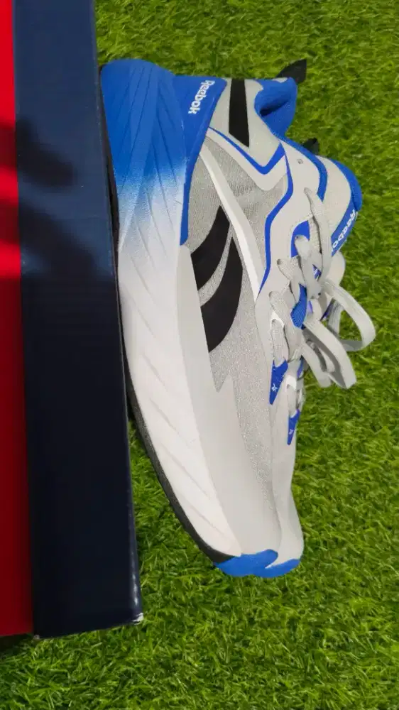 Sepatu reebok running