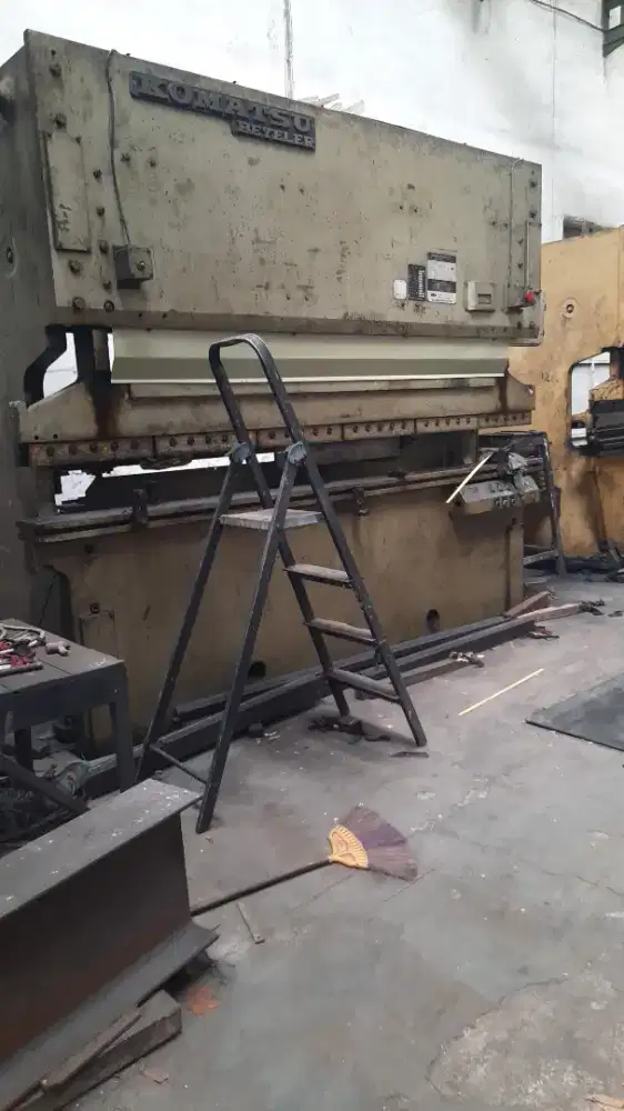 Mesin bending komatzu