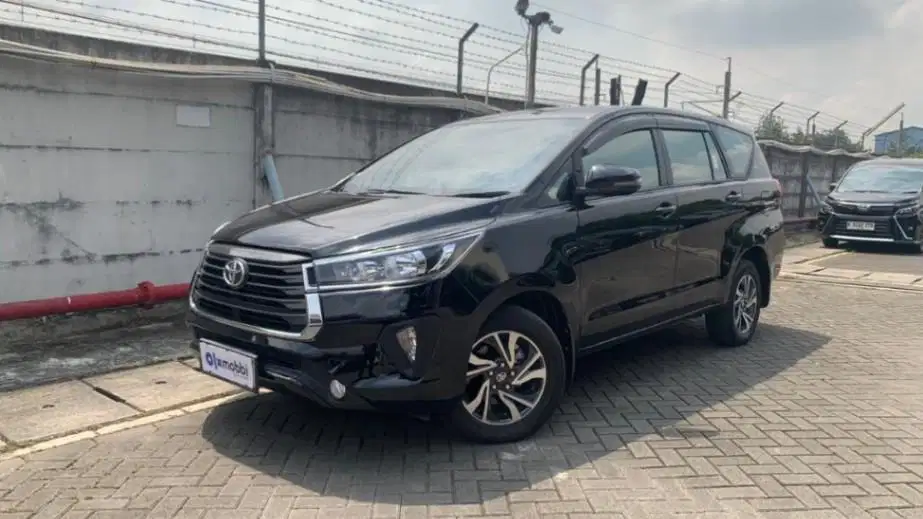 LOW DP Toyota Kijang Innova 2.4 G Solar-AT 2025 UYY