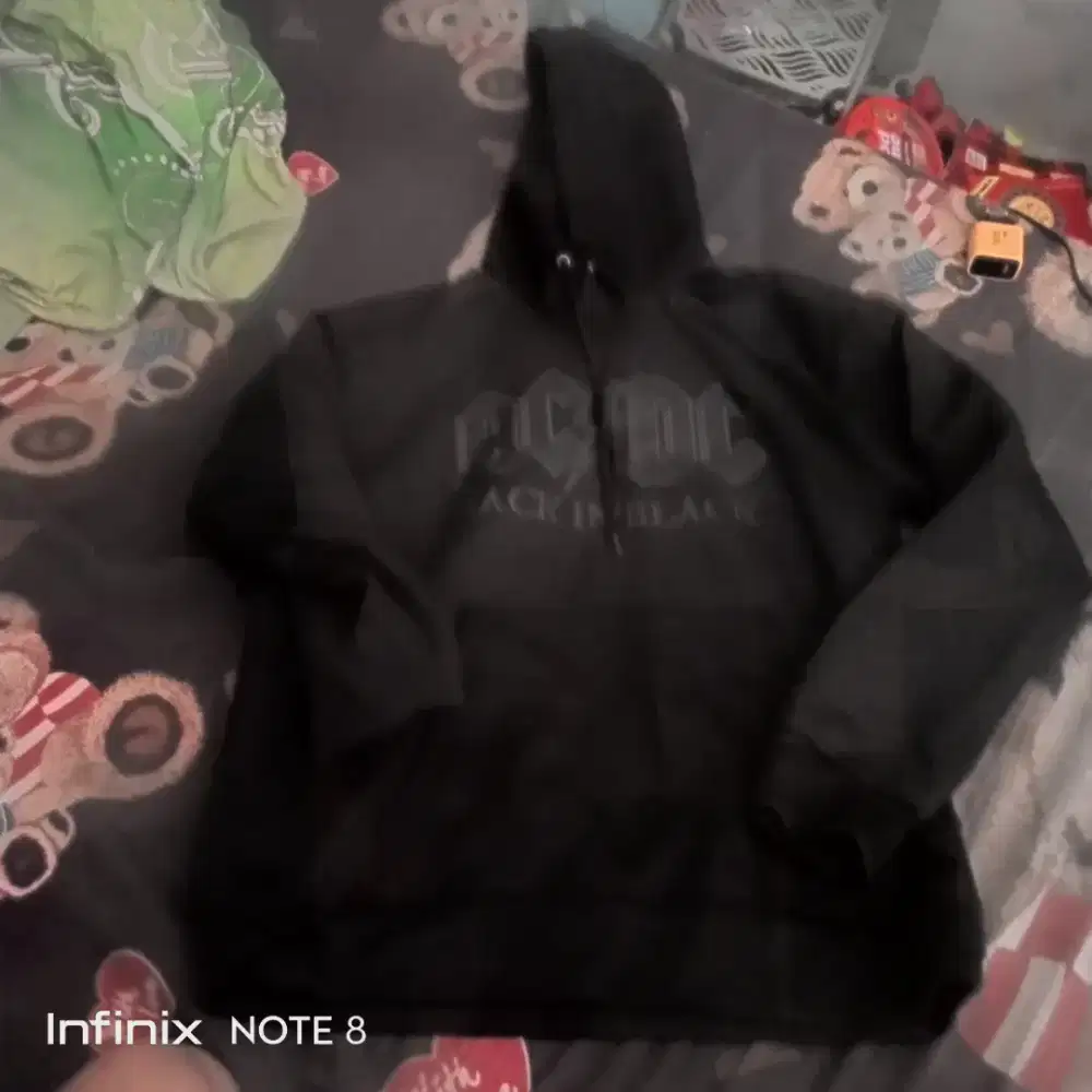 Sewiter back inblack