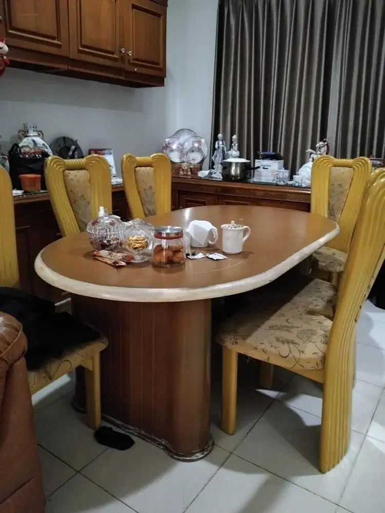 1 set meja makan (bekas)