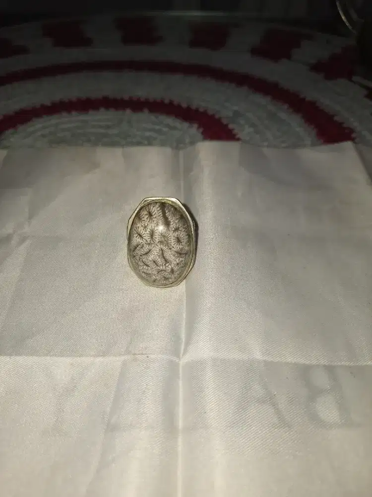 Batu cincin batu akik 
Teratai kelabang putih 
Limited edition 
Barang