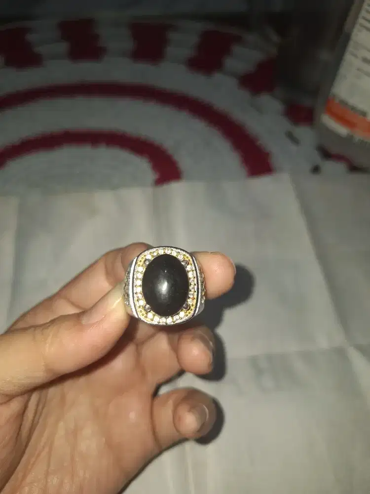 Batu cincin batu akik 
Hitam alami natural 
Limited edition 
Barang te