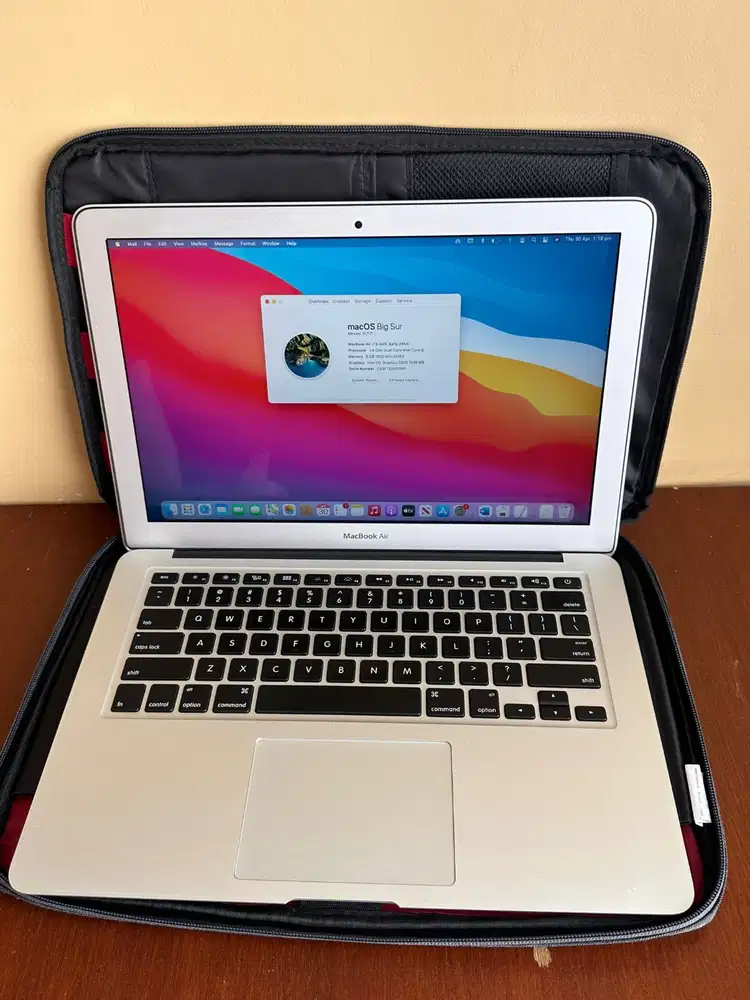 Macbook air 2014 , jarang dipakai masih seperti baru