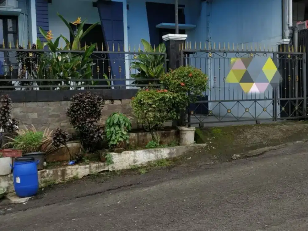 Di Sewakan Rumah 2Lantai 3Kamar Dekat Stasiun Depok di PERMATA DEPOK