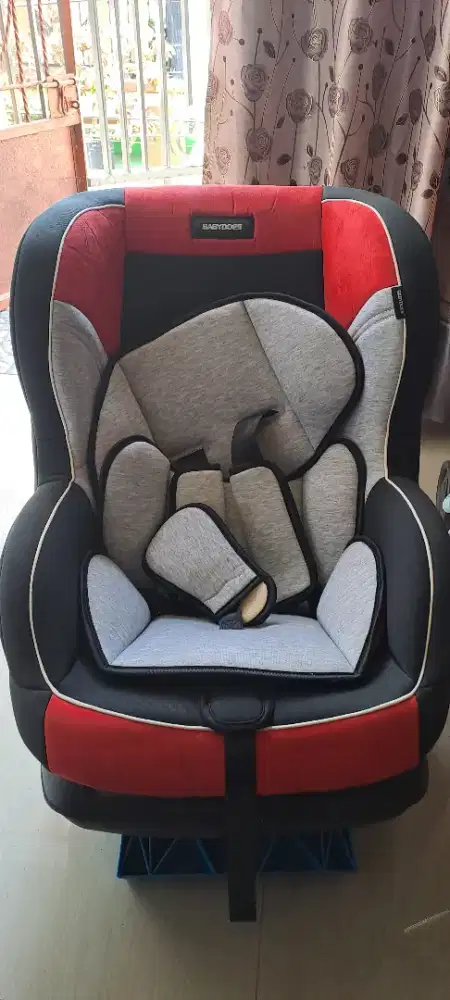 Kursi bayi untuk dimobil