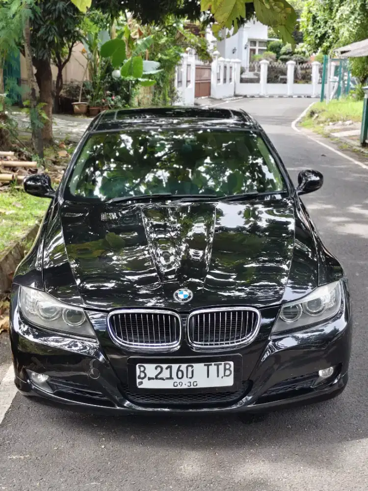 BMW 325i HITAM 2011