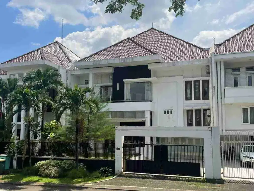 Dijual rumah Boulevard kota wisata Cibubur.