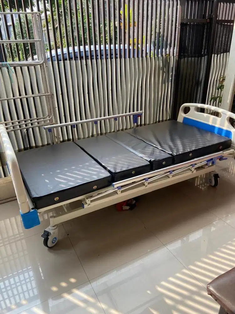 Hospital bed / Ranjang pasien 3 krank