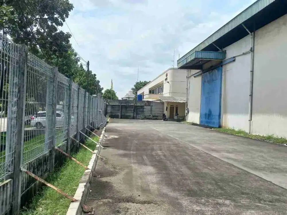 DISEWAKAN GUDANG DI DELTASILIKON CIKARANG, HANYA 800 METER KE AKSES TOL