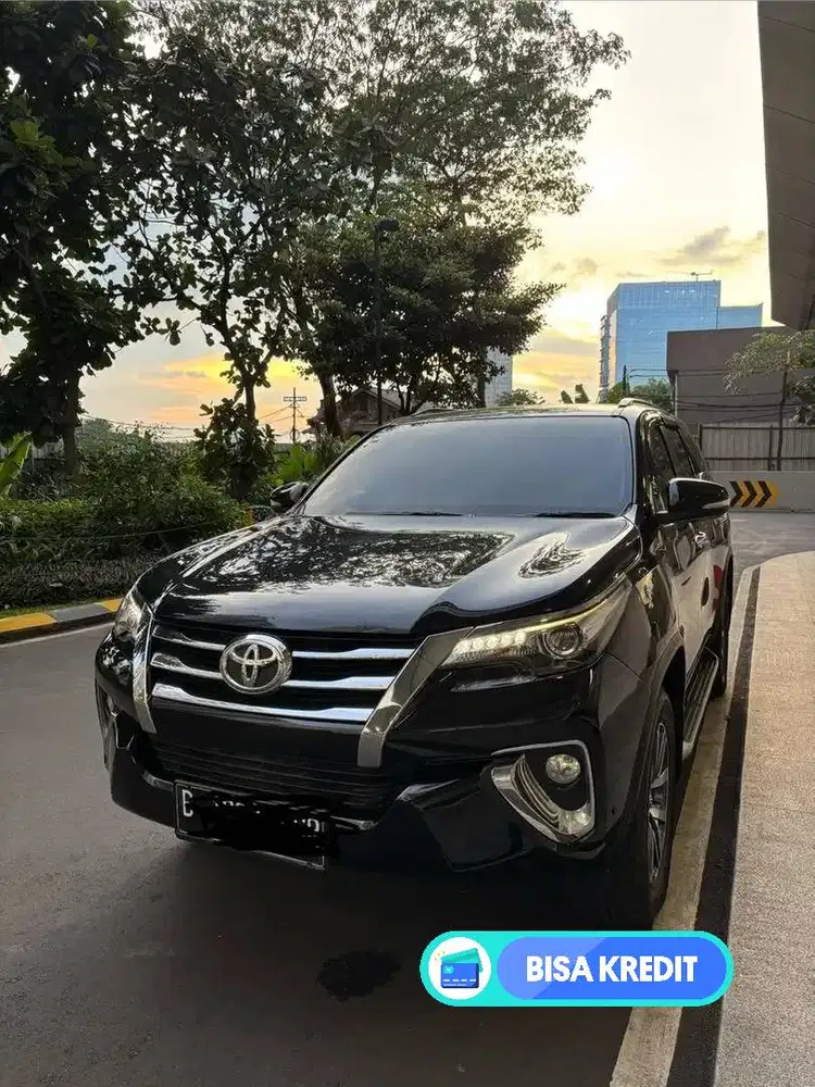 Toyota Fortuner VRZ 2.4 AT 2016 - Hitam Metalik | Pemakai Langsung