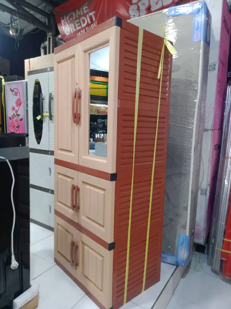 LEMARI mytop 3 pintu kaca