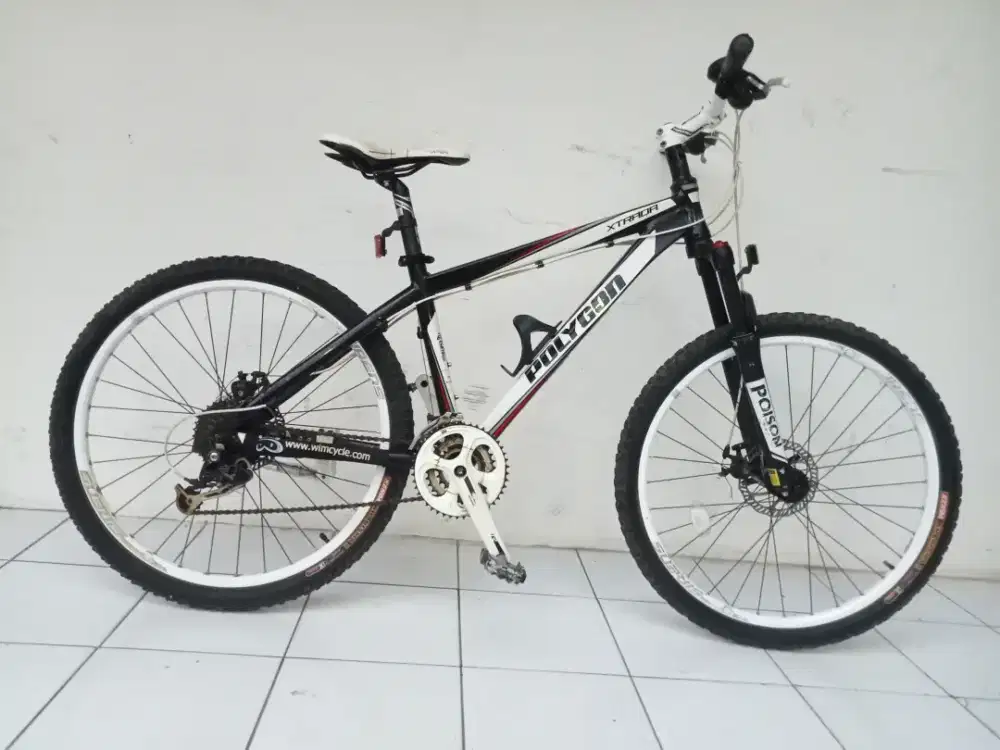 Polygon Xtrada 5.0 MTB 3x9 Alivio Sepeda gunung Alloy 26