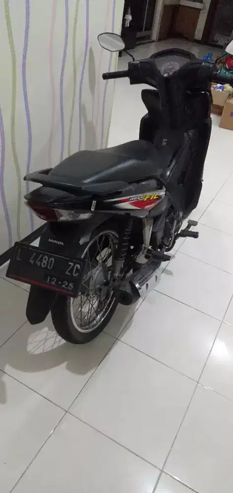 Revo Fit 2020 hitam (L) tgn 1