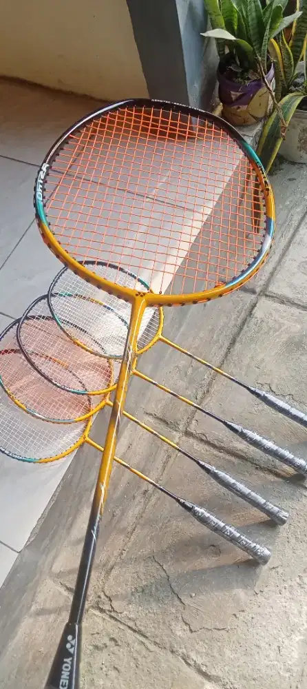 Raket badminton Yonex