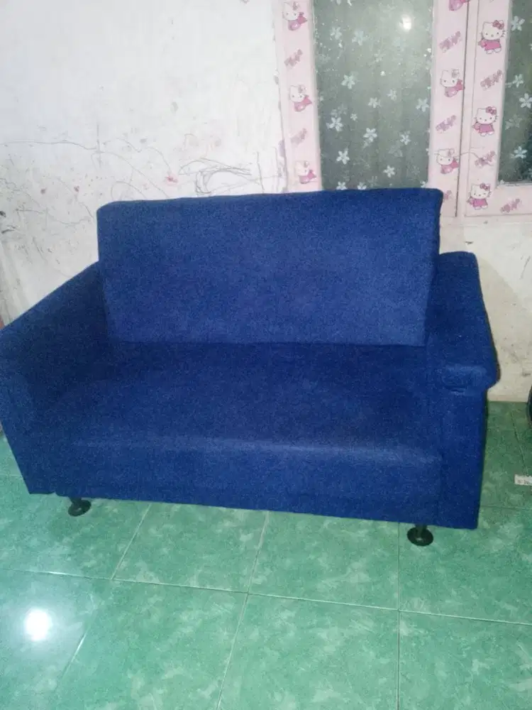 Sofa minimalis warna biru
