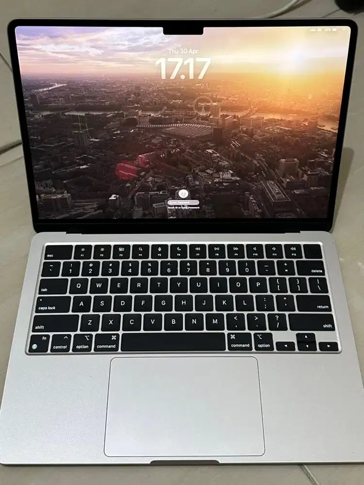 Macbook M2 16/256 STARLIGHT