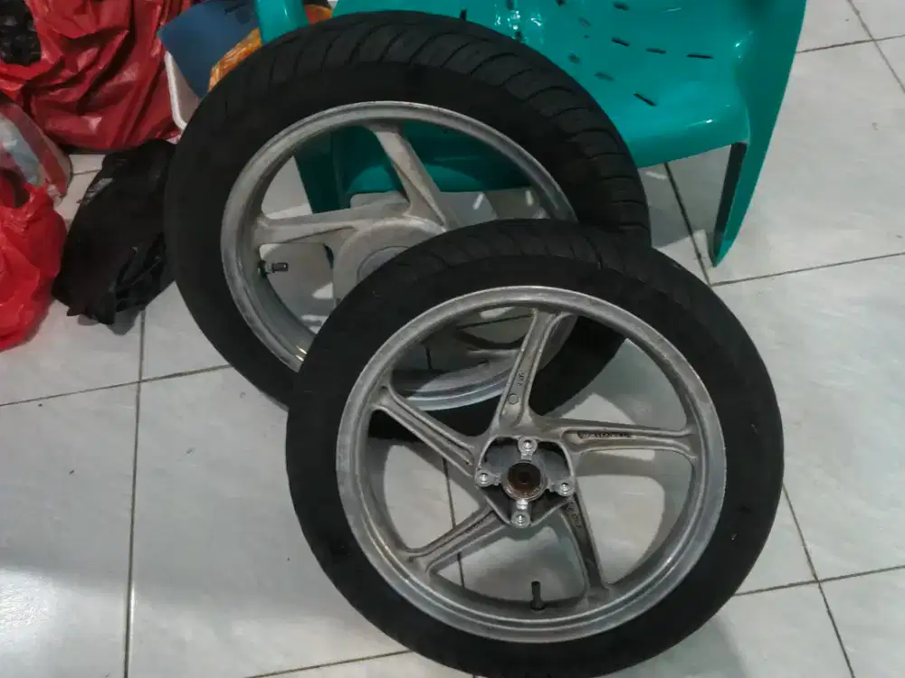 VELG VARIO 125 OLD 1 SET BAN  + PILOK SAPPORO SILVER