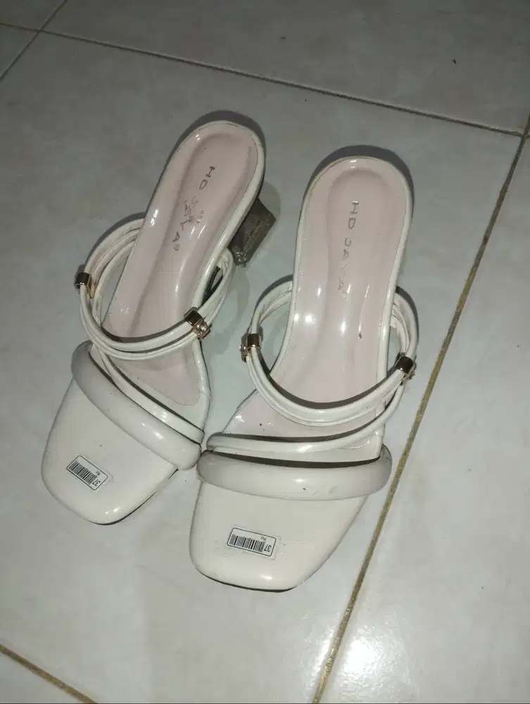 Sepatu flatshoes dan high hells