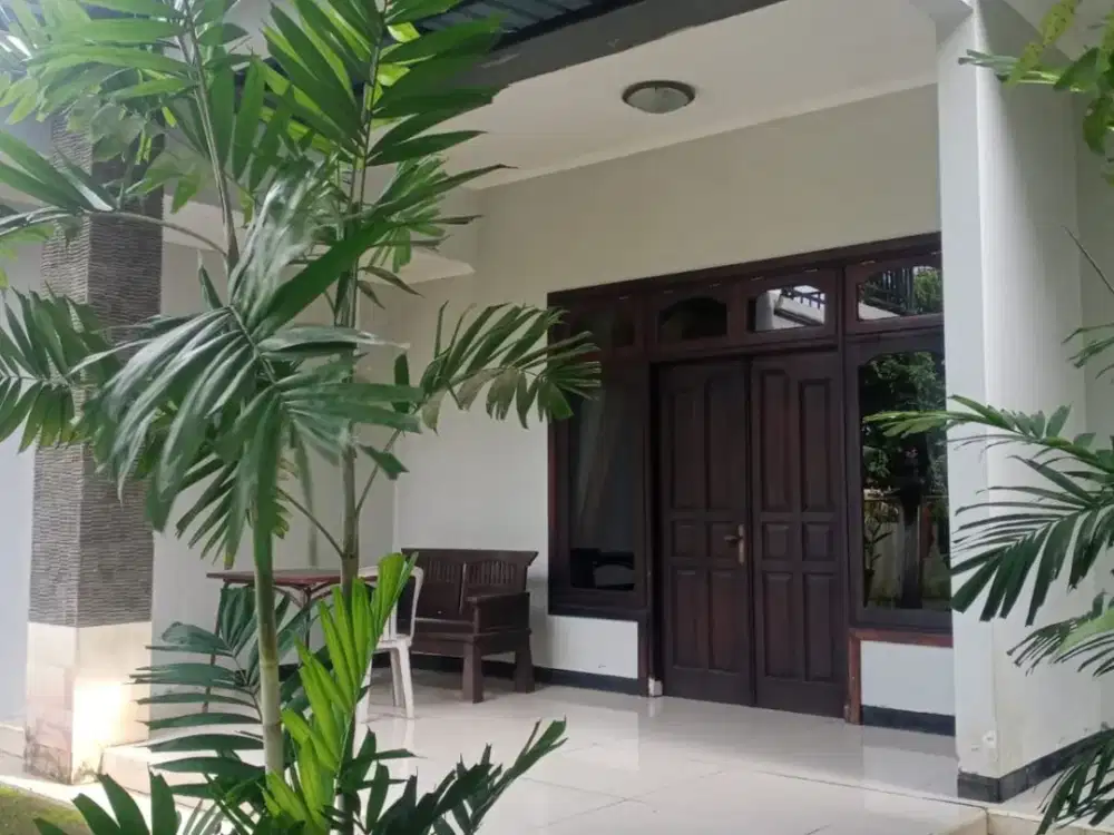 HUNIAN MINIMALIS CLASIC RUMAH BONUS TANAH SANGAT LUAS LOKASI STARTEGIS DI JIMBARAN BALI
