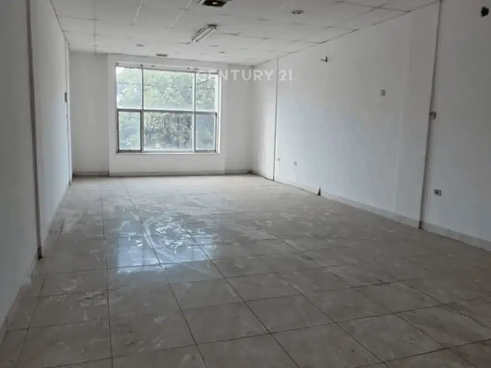 Ruko  Pinggir Jalan Raya Di Rawamangun R2105