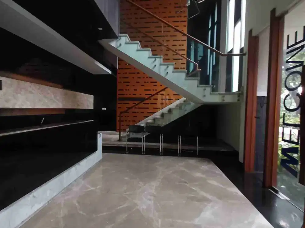 Metro pondok indah ruang usaha disewakan