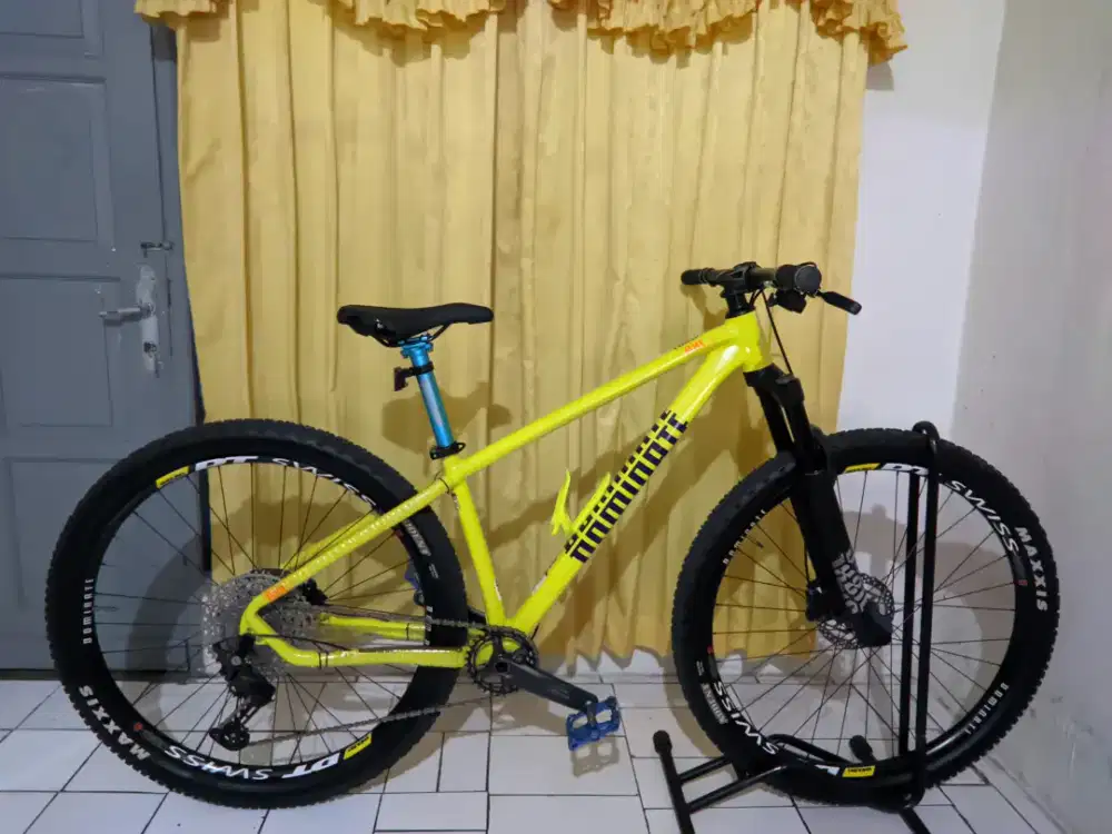 sepeda MTB Dominate AXC2 COMP