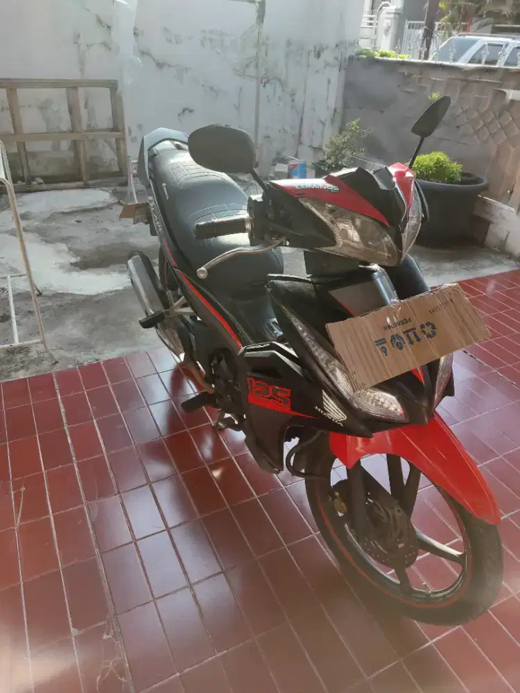 Dijual Honda Blade 225fi thn.2014 Atas nama sendiri. Pajak Hidup.