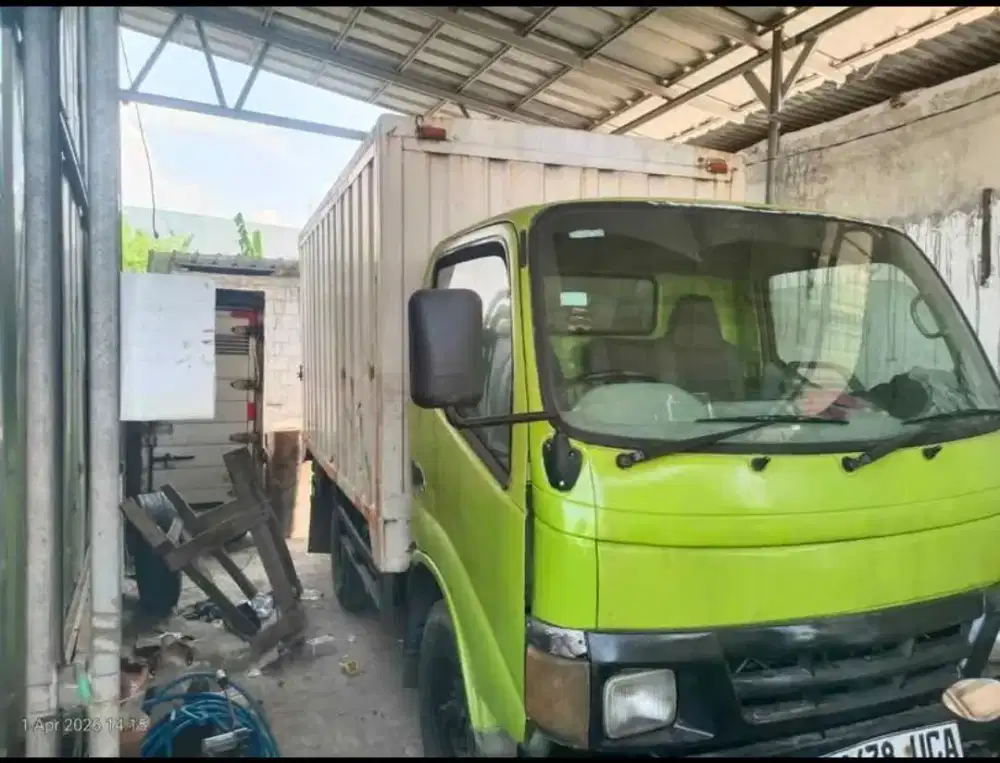 Dijual Hino engkel Box tahun 2009