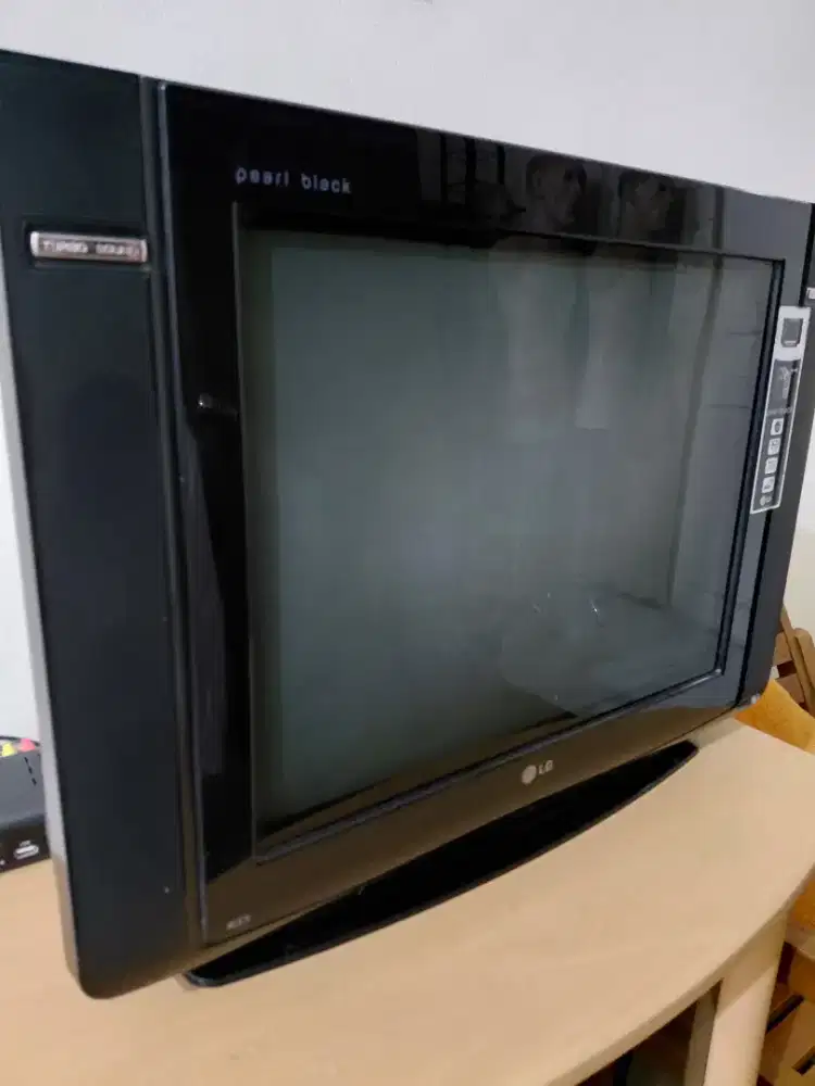 JUAL TV MILIK PRIBADI MERK LG 21 INCH LAYAR REDUP JUAL APA ADANYA SAJA