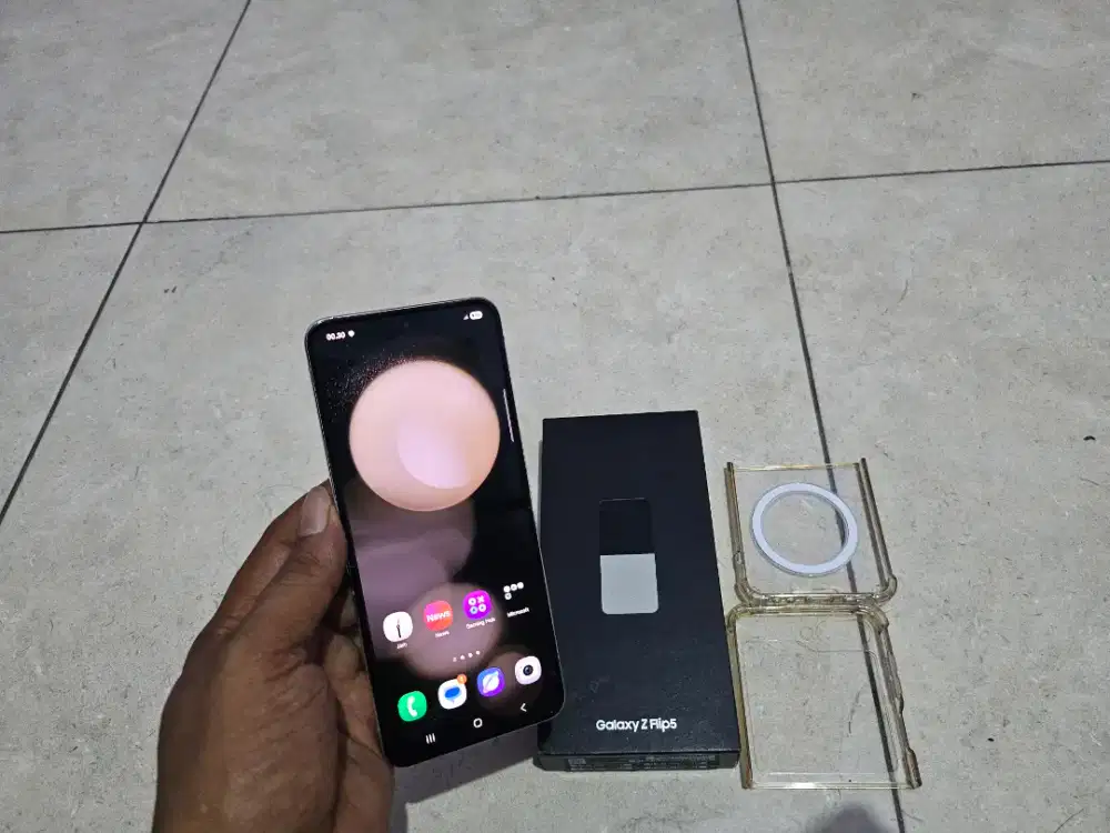 Samsung Galaxy Flip 5 256gb fullset ori ada bonus
