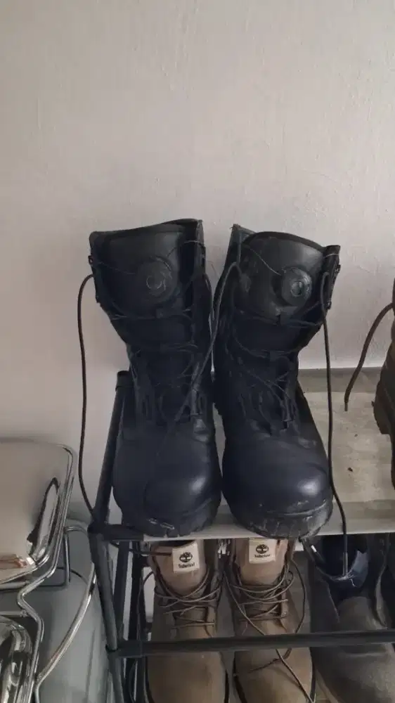 Sepatu boots bekas murah meriah hanya ada satu