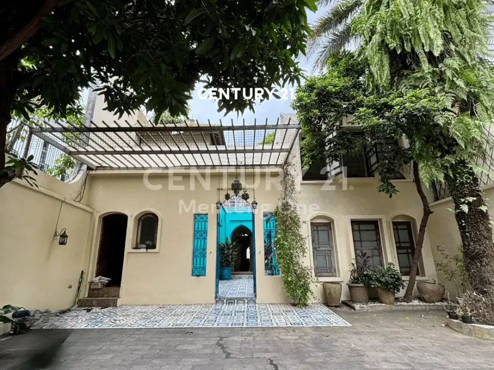 Rumah SemiFurnished Di Menteng Dengan Kolam Renang