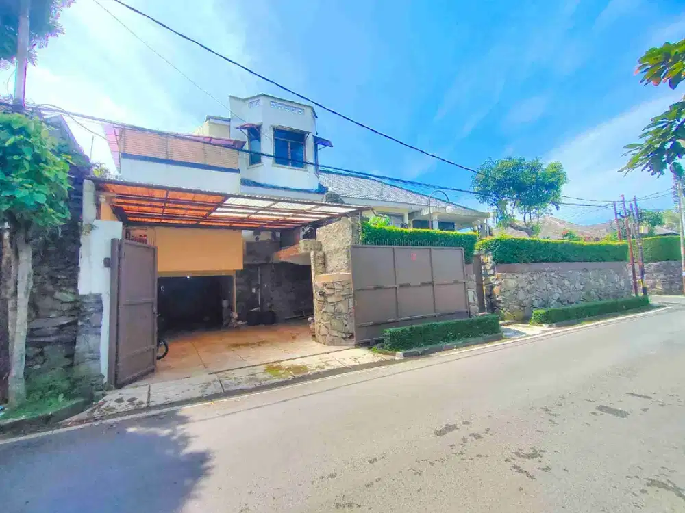 JUAL CEPAT Rumah Luas Hoek di Jalan Abadi, Gegerkalong