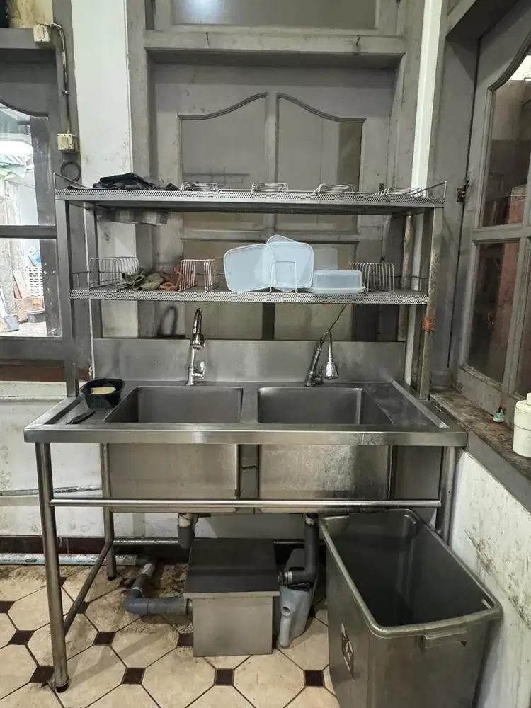 Peralatan dapur stainless