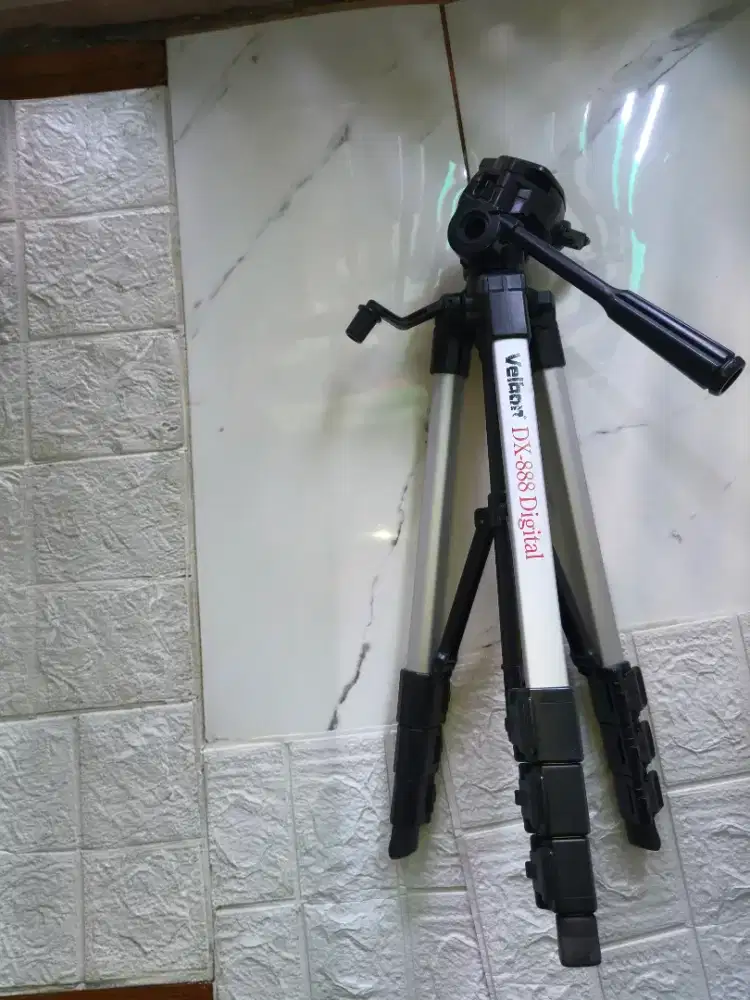 Tripod Velbon DX-888 Digital, Like New...