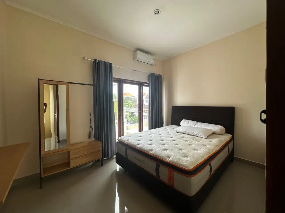 DISEWAKAN RUMAH 2 LANTAI FULL FURNISHED NYAMAN, SIAP HUNI.