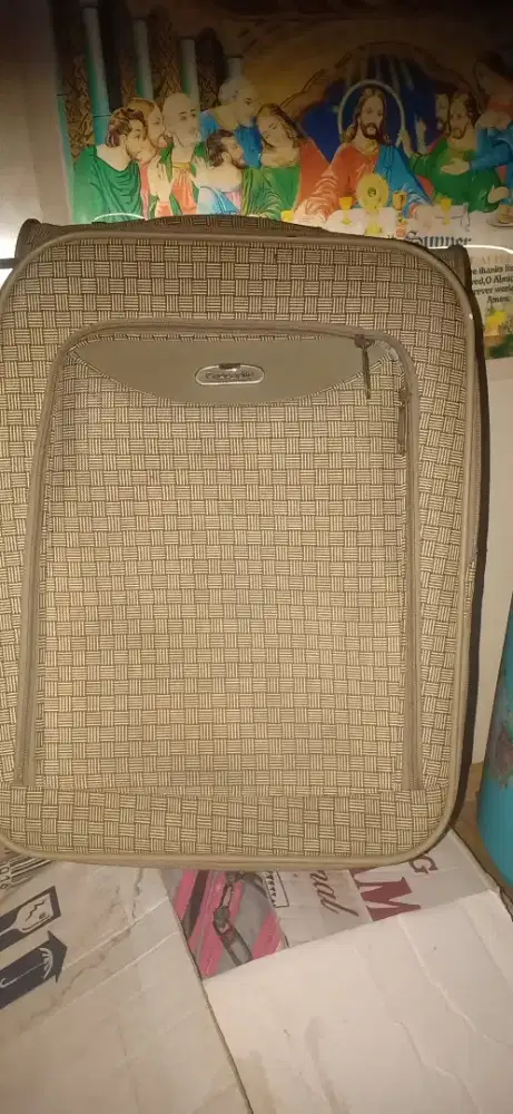 Koper dan keranjang baju