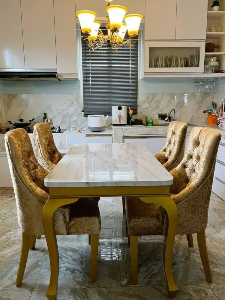 MEJA MAKAN TERBARU DAN TERMEWAH