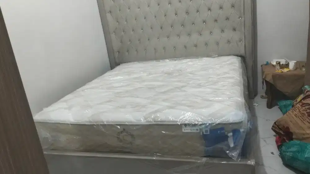 Dijual tempat tidur tempahan dan dipan sajapemakaian 2bulan