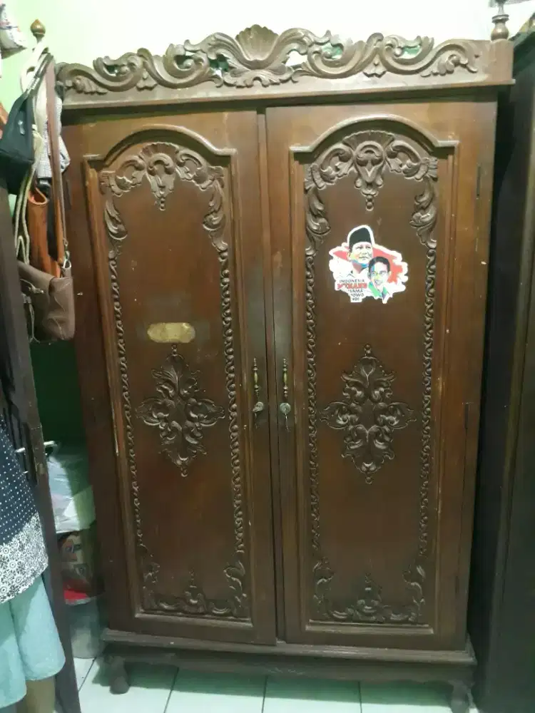 lemari  kayu jati lawas tua ( 50 tahun)