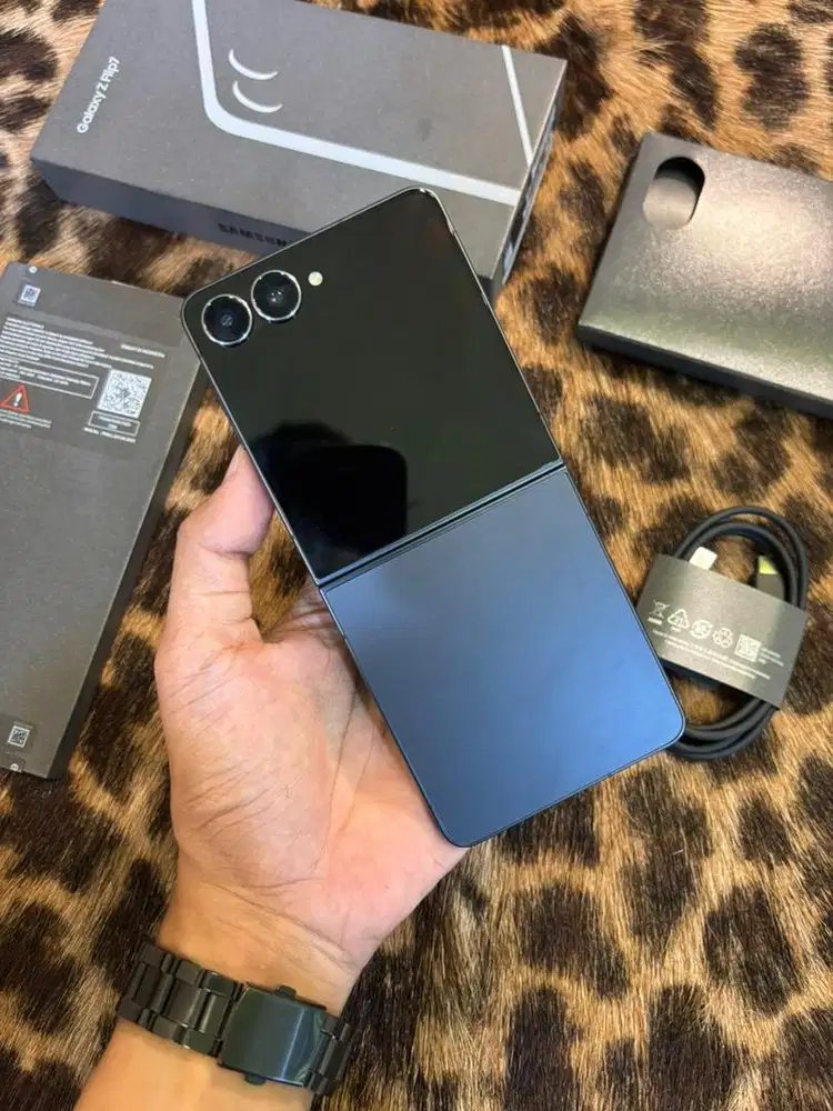 Galaxy Z Flip7 12/512GB Resmi (Black)